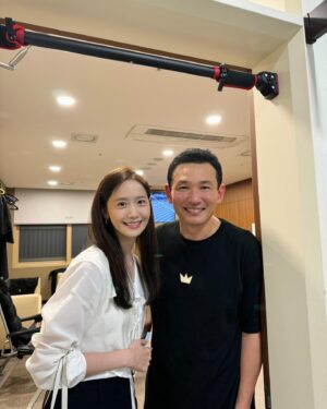 Yoona Instagram - 외출 👀
#연극 #맥베스