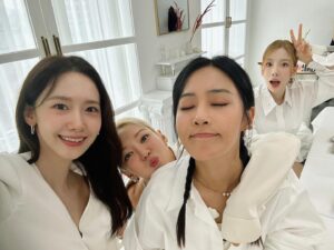 Yoona Instagram - Girls’ Generation 
17th Debut Anniversary🎂💕