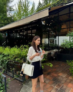 Yoona Instagram - 외출 👀
#연극 #맥베스
