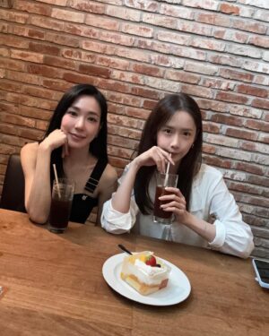 Yoona Instagram - 외출 👀
#연극 #맥베스