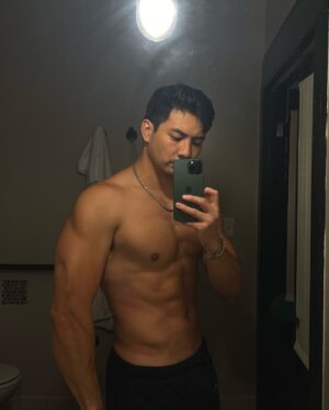 Yoshi Sudarso Instagram - The cut is cutting, the first three photos are from today. The latter two are from a week or so ago. Only small, minor changes that only I can feel or see, maybe. But it makes me happy :)