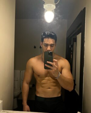 Yoshi Sudarso Instagram - The cut is cutting, the first three photos are from today. The latter two are from a week or so ago. Only small, minor changes that only I can feel or see, maybe. But it makes me happy :)