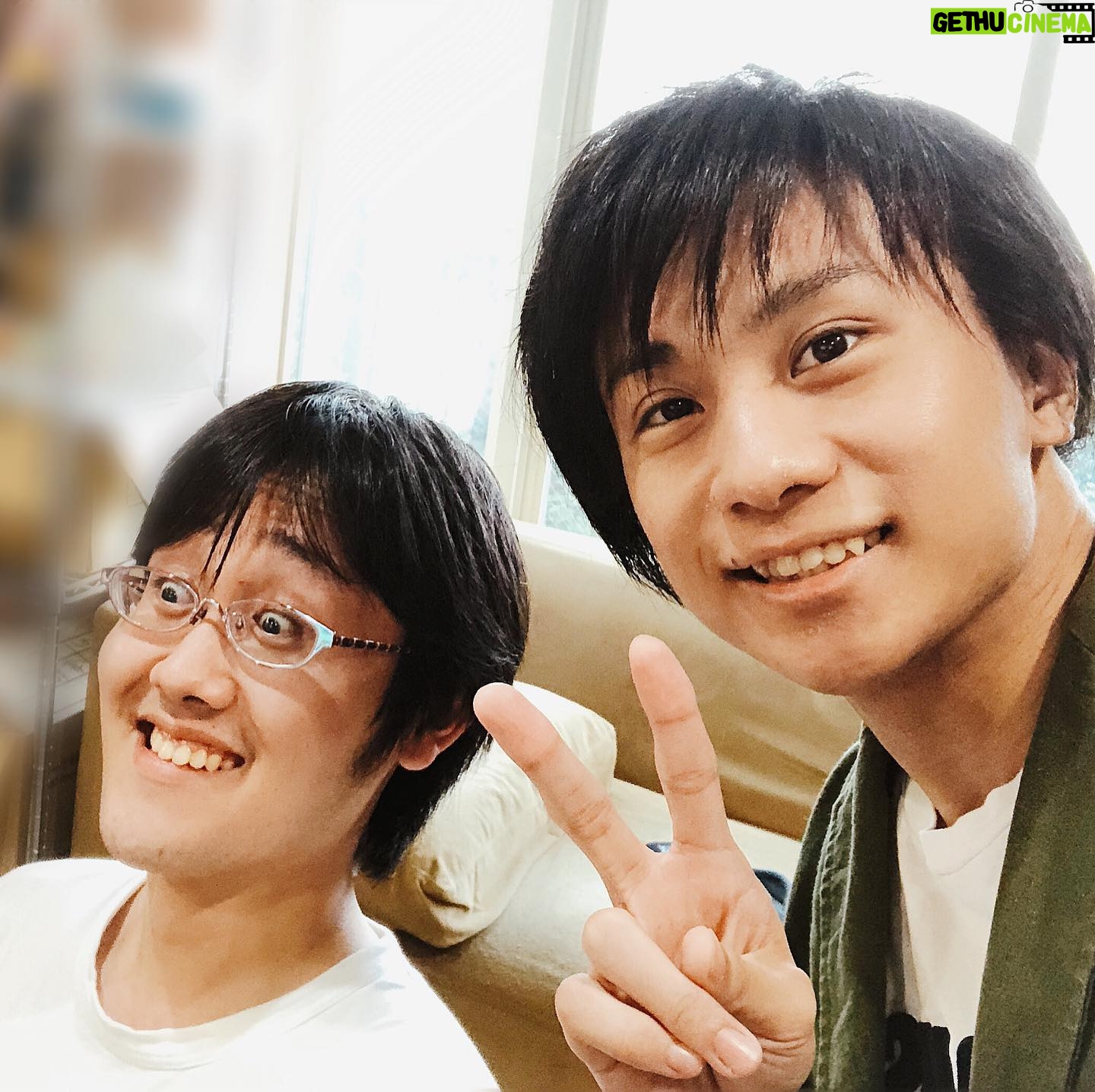 Yoshiaki Yamamoto - 12.6K Likes - 鶴崎さんとパシャリ
#風声鶴唳 #鶴崎さんはゲーム中