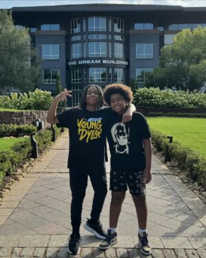 Young Dylan Instagram - Season 5 wrap 🎬. Shout out my cast mates and crew💯 Be on the look out for the new season of Tyler Perry’s Young Dylan!!!!! 

#YoungDylan #Tylerperry #Nickelodean #tylerperrystudios