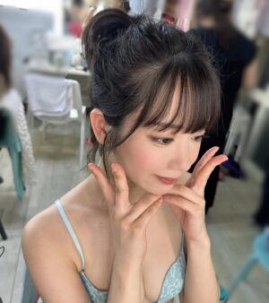 Yui Arata Instagram - 久しぶりに髪の毛伸びて嬉しくてポニーテールやってもらった時の！でもこの次の日髪の毛切って、そして最近さらにまた短くなりましたが！

#カレンダー発売 #2024カレンダー #壁掛けカレンダー #新唯2024年カレンダー壁掛けCL24-0278 #amazon #ワクワク製作所 #グラビア #新唯 #あらたゆい