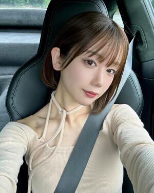 Yui Arata Instagram - ASCIIさんのお仕事にて今回もPORSCHE💚
久しぶりにマニュアル車乗った◎

#porsche #911carrerat #ascii #マニュアル車