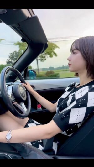 Yui Arata Instagram - 愛するロードスター♡

#オープンカーすき #ロードスターnd #マニュアル女子