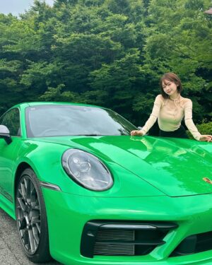 Yui Arata Instagram - ASCIIさんのお仕事にて今回もPORSCHE💚
久しぶりにマニュアル車乗った◎

#porsche #911carrerat #ascii #マニュアル車