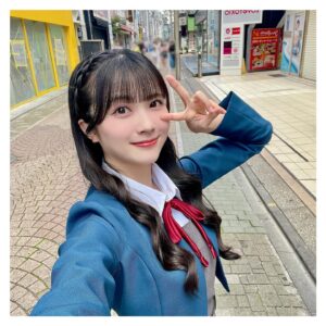 Yuina Instagram - * ੈ✩‧₊˚ おはようございます 🦋💜 

#lovelive #Liella #結ヶ丘 #結女 #制服 #3期生
#原宿 #竹下通り #harajuku #tokyo #school