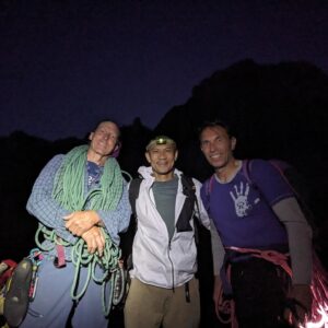 Yuji Hirayama Instagram - ノープランの旅5日目、なんとEl Capにある22pitch のLurking Fear へ💨💨行こう！となった。

翌朝3:33起床、真っ暗なアプローチを歩く中、97年にオンサイトトライをしたSalathe取付きを通り過ぎる。そしてアプローチ1時間程でLurking Fear 取付きに着いた。過去の一部であるけど一コマ、一コマを思いだす。

95年フランス🇫🇷で見つけた雑誌Graimperの記事からEl Capitan に取り憑かれた自分だが、2008年まで自分の能力を試すキャンパスとしては最高の壁だった！

そして2002年、Nick Fowler と出したLurking Fearのスピード記録3:03は22年経ってもまだ破られていないみたい。７ピッチ目のボルダームーブだけできずに完登出来なかったLurking Fear、いろいろな事をここに来て思い出す。

12時間かけて僕らはEl Cap頂上に立ち、駐車場には取付きを離れて15時間後の21時頃ヘロヘロで戻った。このヘロヘロ感と充実感はEl Capに行かないと分からない感覚。そしてハンス、ヨハンそれぞれの思いがある中で今回一緒に登れた事は本当に良かった。

また、何年先になるか分からないけどまたEl Capに戻って来たいなー

過去のrock &Snow やAlpinistに僕が打ち込んだEl Capへの思いが綴ってあるのでぜひ読んで欲しい。

On the fifth day of our trip without a plan, we went to  22pitchs Lurking Fear on El Cap.We decided to go!

We woke up at 3:33 the next morning, and walked the approach in the dark, passing by the Salathe base where I had tried onsighting in 1997. Then, about an hour into the approach, we reached the base of Lurking Fear.It's a part of the my past, but it reminds me of each and every moment.

and I was able to remember a lot of things. Speed record of Lurking fear 3:03 that I set with Nick Fowler in 2002 has not been broken even after 22 years, and I couldn't complete Lurking Fear because only I couldn't complete the boulder move on the 7th pitch.

After 12 hours, we reached the top of El Cap and returned to the parking lot at around 9pm, 15 hours after leaving the starting point, exhausted. This feeling of exhaustion and fulfillment can only be understood by going to El Cap.it was really good that Hans and Johan climbed together this time, even though they each had their own thoughts.

I don't know when it will be, but I would like to come back to El Cap again.

I have written about my thoughts on El Cap in past issues of rock & Snow and Alpinist, so please read them.

@thenorthfacejp @thenorthface @thenorthface_climb 
@lasportivajp @beal.official @carbongrip @climbskinspain 
@basecamp_import @basecamp_hanno @basecamp_mgmt 
@yosemitenps @hansflorine @mus_johan 

#neverstopexploring #tnfathletes #tnfjp #ザノースフェイス #yosemitenationalpark #tradclimbing #フリークライミング