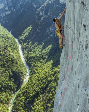 Yuji Hirayama Instagram - Gorges du Verdon🇫🇷🥂
I’m on 6 French grade route above 300m high.

Around this time 36 years ago, I stayed at the campsite in La Palud and climbed a lot at gorge du Verdon. My heart was beating so hard because of the height🤣

When it rained, everyone gathered at @loucafetie in La Palud, and climbers from all over the world were gathered there. And that's the world's top climbers💪🏼💪🏼

I want to go back here again 🤩🍻

ベルドンゴージ🇫🇷🥂
高さ300m程にあるFrenchグレード6台のルートを登っている。

36年前の今頃、La Palud のキャンプ場に泊まりベルドンで沢山登ってた。あまりの高さに心臓はドキドキだった🤣

雨がふるとLa Paludにある@loucafetie に皆んな集まり世界中のクライマーが集まってた。それこそ世界中のトップクライマー達が💪🏼💪🏼

ここにもまた行きたい🤩🍻

Photo @gianelloni1 

@thenorthfacejp @thenorthface @thenorthface_climb 
@lasportivajp @beal.official @carbongrip @climbskinspain 
@basecamp_import @basecamp_mgmt 
@onceuponaclimb @gianelloni1 

#neverstopexploring #tnfathletes #tnfjp #ザノースフェイス  #frenchstyle #フリークライミング
#france #southfrance #gorgesduverdon #winedineclimb