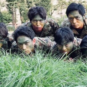 Yuki Kubota Instagram - 『#テッパチ』ご視聴ありがとうございました。
大木班長は自分のこれまでの役より心身ともに新しいタイプの役でとてもやりがいのある作品でした。
そして何よりそれを受け止めてくれた班員のみんな、そしていつも暖かく支えてくれたスタッフの皆様のおかげです。
そして座長町田啓太氏と佐野勇斗氏。
二部からの僕たちにも気さくに接してくれ、いつも作品を良くしようとするその姿勢には刺激もらいました。
この夏この座組、メンバーに出逢えたことは好運です。
青春の夏。
一部のメンバーも一緒にいなかったのにやはり仲間でした。
テッパチ、ありがとうございます。
大木班最高！
オールアップ筋肉パンプアップ！
