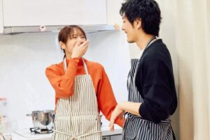 Yuki Kubota Instagram - 『#私たち結婚しました 4 』
最後までありがとうございました。

２人でいると沢山のハプニングがありましたね。
まあ起こしてるのも多々あるんですけど。
これは面白いと思って隣をみると屈託のない最高の笑顔と笑い声。
同じものを同じように笑い合えたり、同じように楽しめたり、同じように酔っ払えたり、同じように感じ合い共有することが出来たこの期間。
沢山の喜びと幸せと笑顔をもらえた多幸感に溢れた夫婦生活でした。
本当に感謝しかありません。

どんな時もあなたがあなたでいられますように。
これから何があろうといつまでも味方です。
心からありがとう。
明日香ちゃん。

久保田悠来

#わた婚 #貴島明日香 #久保田悠来 #ハイボール #ロザリオ #中華スープ #ダーツ #ホッキョク #ゲーム #アデーレ #ほりにし #ドライブ #焼肉 #牛角 #カレー #キーマ #平塚 #湘南平 #伊東 #星野リゾート #界アンジン  #鼻こしょ #耳こしょ #口でいいじゃん