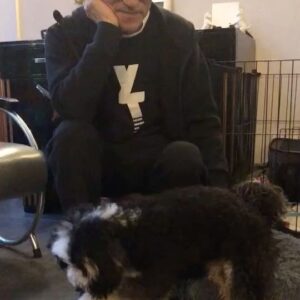 Yukihiro Takahashi Instagram - 軽井沢着、パスキャル少し久しぶり！
ワン子ホテルからの保育園もどりのpascalはとてもいい子です。寂しかっただろうによく頑張ったね。
パパも頑張るからね、、、
#pascal 
##すぬーぴー 
#ミニチュアプードル 
#みけ犬