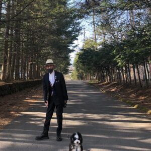 Yukihiro Takahashi Instagram - さて、パスキャルと家の近所をお散歩、
まだまだ足元がおぼつかない、、、坂道怖い。同じの(動画)が何度も出てきます🙇‍♂️🙏✨
#pascal 
#お散歩 
#angel