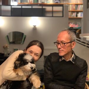 Yukihiro Takahashi Instagram - 福しま家が、皆さんで来てくれて、短い間だったけれど．賑やかで楽しかった。
そして、美味しかった😆　　さらに皆さん万全の体制で来てくれたので安心して、、、
パスキャルはいつもより沢山遊んでもらって、もう大満足。そして自分より早く歩く(走る？)．人とのお散歩も、初めて。
#family 
#pascal