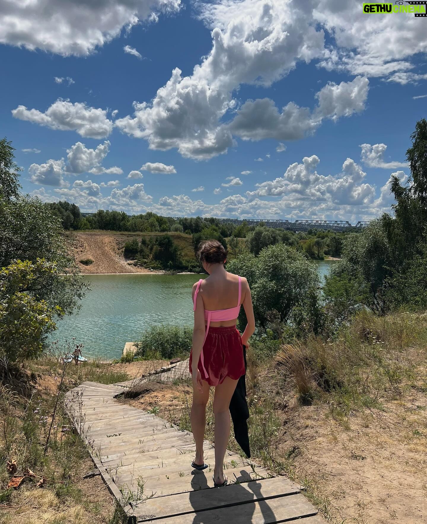 Yuliya Khlynina - 3.7K Likes - Очень люблю путешествовать с мамой - где мы только не были ♥️
Люблю глемпинги за возможность организовать себе короткий отпуск даже тогда, когда от дел, кажется, невозможно оторваться) в этот раз познакомилась с @villy_uley : спокойно, красиво, уютно 💫