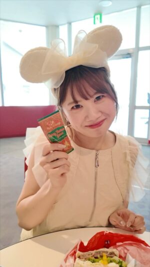 Yumemaru Instagram - 家族でディズニーデイ！！
1日目　ディズニーシー
2日目　ディズニーランド

1日目台風、2日目ピーカンで非常に疲れた！