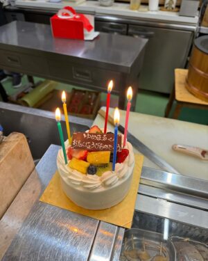 Yumemaru Instagram - 祝30歳🎊
誕生日はゴリゴリの発熱で倒れておりました笑

1月17日から怒涛の毎日お疲れ様でした‼︎
みんなお祝いの言葉ありがとう‼︎

誕生日祝われ慣れてなくてドギマギしちゃうぜ。笑