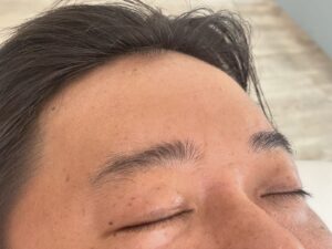 Yumemaru Instagram - ちょっと前に初めて眉毛サロンに行ってきました🐸
意外と左右でまばらに生えてるみたい、、
どうやったら眉毛均等に生えるん??

1枚目　施術前
2枚目　施術後
3枚目　アイブロウあり
4枚目　暇人。

どれが良い?