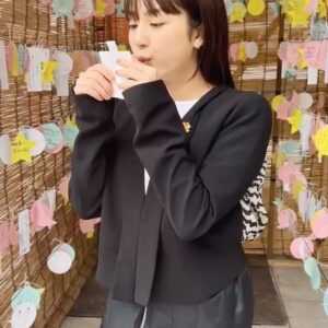 Yuna Taira Instagram - 🌬️🌬️🌬️
あっという間に7月🎋

昨日は【夏越しの大祓式】参列して来ました。
知らず知らずの内についた穢れを人形に移して
祓い清めてもらいました。
これで残りの半年も健やかに過ごせそうです🕊️

次の大祓は12月31日
ぜひ皆さんも参列してみてください🫧

今月も元気にえいえいおー！