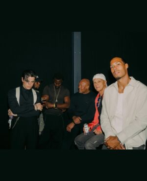 Yungblud Instagram - LONDON LINK UP … 🇬🇧🖤☠️🧷🎲🇬🇧@snoopdogg @drdre @dreandsnoop