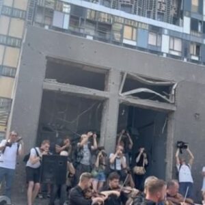 Yurii Horbunov Instagram - Сьогодні на території клініки «Охматдит» ,відбувся «Реквієм за загиблими»,який присвячений вшануванню памʼяті загиблих,через російську атаку на лікарню«Охматдит»!

І не тільки! Вшанували памʼять всіх загиблих дітей за час війни!
За офіційними даними це 561 дитина!
За не офіційними-набагато більше!!

Дякуємо  Блаженнішому  Митрополиту  Київському і всієї України Єпіфанію,за проведену Літію за загиблими!

Генеральному директору клініки «Охматдит»Володимиру Жовніру за натхненну промову!

Моїй партнерці Соломії Вітвіцькій, за те що протягом всієї війни,є ініціаторкою концертів, для маленьких пацієнтів щопʼятниці!

Камерному складу симфонічного оркестру «Київ-класик» під орудою Народного артиста України Германа Макаренка,за неймовірну музику!

«Охматдит»-ти не один🙏🙏🙏