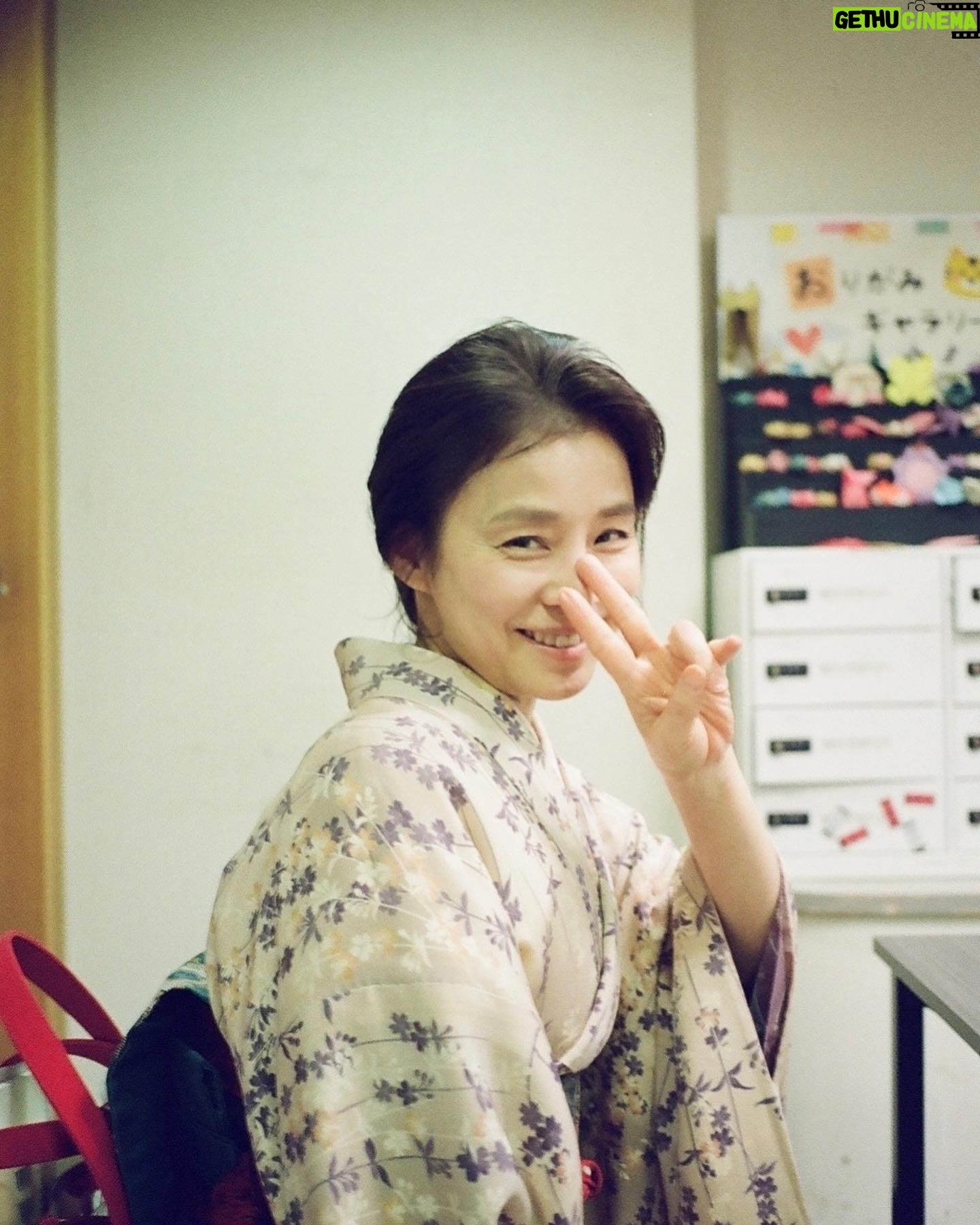 Yuriko Ishida - 198.3K Likes - 花江ちゃん役の森田望智ちゃんが
フィルムで撮ってくれた、はるさん。
みさとちゃんが「そういえば現像しました!」といって突然送ってくれた。
嬉しい🌻👏🏻😍
フィルムの写真には、
デジタルにはない何か、目に見えないなにかが
映り込む気がします。
はるさーん😭
みさとちゃんありがとう😊😊
#猪爪はる
#フィルムで撮った現場写真
#虎に翼
#カメラマン森田望智