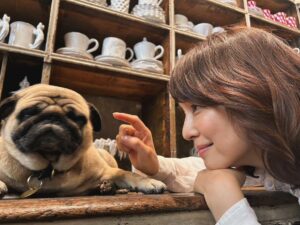 Yuriko Ishida Instagram - 帰国してからもう二週間ほど経ちますが、
パリに行って来ました🇫🇷！！
五年ぶりのパリ、大好きなパリ。
オリンピック一ヶ月前のパリは、
前にもまして混雑しており、人々の熱気に
包まれていました。
大好きなアスティエドゥヴィラッド
@astierdevillatte のアブリルにまた会えて
嬉しかったです。アブリルー👏🏻😍‼️
パリでの撮影の内容については、また追ってお知らせします🇫🇷👏🏻。

写真も少しずつ載せますね。

#２０２４の夏のパリ
#タマティーノ写真館