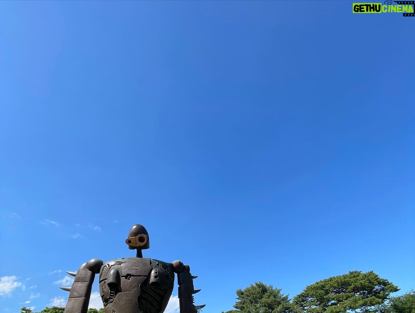 Yuriko Ishida - 191K Likes - そして、楽しかった思い出を。
ジブリ作品をこよなく愛するティボーと、
ティボーの親友である素晴らしいギタリスト
徳永真一郎くん(しんしん)
@shinichiro_tokunaga と共に
三鷹の森ジブリ美術館へ行きました😊👏🏻☀️
ジブリ美術館のみなさまにとってもお世話になりました。ティボー大喜び。
ちなみに
しんしんとティボーはフランス語で会話します。
日本にジブリがあって、幸せ。
ジブリと同じ時代を生きる幸せ。
#三鷹の森ジブリ美術館