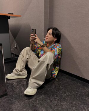 Yuuri Instagram - 馬刺し
ライブ前
ライブ後
ぼーっとしてる

この4枚でお届けします🤘

熊本さいこう！