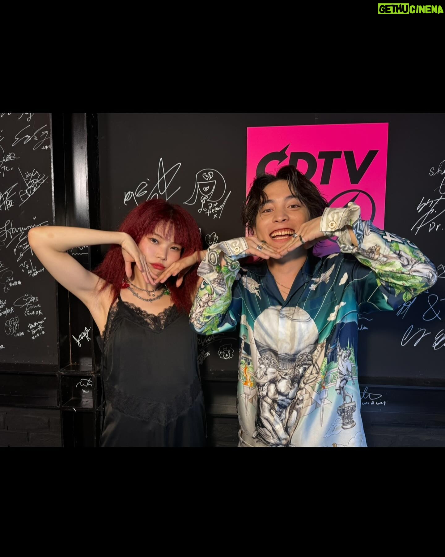 Yuuri - 40.4K Likes - CDTV!!!
アイナちゃんとワイプの時隣の席で仲良くなりました🤘
ライブ前と後の写真をつけときます🤘