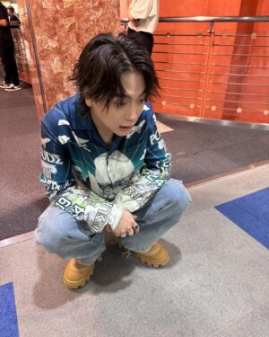 Yuuri Instagram - CDTV！！！

アイナちゃんとワイプの時隣の席で仲良くなりました🤘

ライブ前と後の写真をつけときます🤘