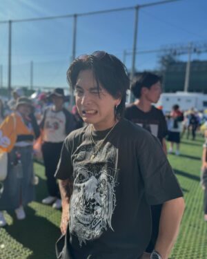 Yuuri Instagram - ロッキン今年も出れました🤘

かき氷をりょやさんが奢ってくれたんだけど後ろのお客さんの分まで買ってくれました。俺が奢ったみたいになってる笑

夏フェス最高🤘
