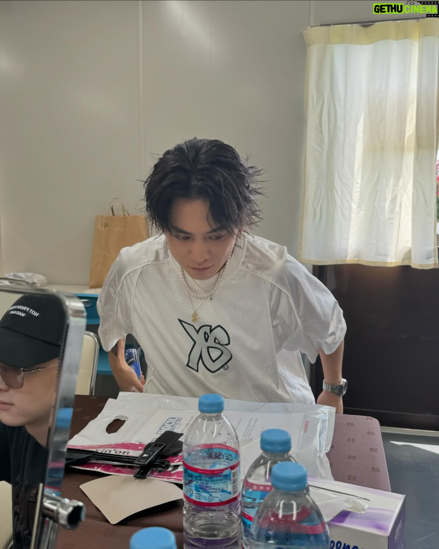 Yuuri - 53.2K Likes - ロッキン今年も出れました🤘
かき氷をりょやさんが奢ってくれたんだけど後ろのお客さんの分まで買ってくれました。俺が奢ったみたいになってる笑
夏フェス最高🤘