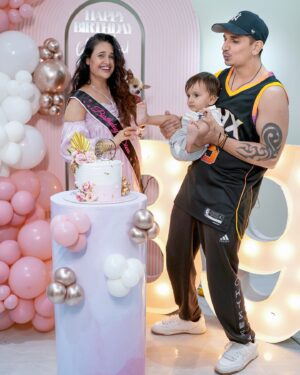 Yuvika Chaudhary Instagram - Happy birthday baby doll I love u so much ❤️ and bus ab humare ye last birthday jo single hai is k baad sab k Center a jai ga sab uske liye spcl ho jai ga Thanku giving me best gift of my life ❤️ love u and u r beautiful ❤️ second picture true example of our nxt birthday lo Susu kar diye apke cakes pe😂😂😂