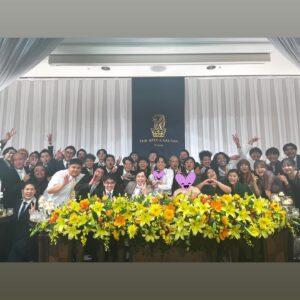 Yuzuru Kawai Instagram - せいやは勿論、奥さんも御両家の皆さんも、そして粗品も最高に素敵でした。
全員がずっと笑って泣いての約4時間。見取り図が17分スピーチをしたのもええ思い出。せいやらしい、霜降り明星らしい、結婚式でした✨