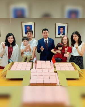 Yvonne Lim Instagram - My moment where I wanted to show appreciation and support our healthcare frontliners in Singapore during the Covid 19 pandemic💪🏻💕
. 
Together with my family, we spent months trying to perfect my nougat biscuits bakes
. 
I wanted my kids to be involved, to understand that they can always do something for our country, no matter how small it may seem. Watching #happyAJ & #happyAlexa little hands at work designing the drawing of the boxes to @alextien overseeing the printing and making of the boxes as well as handling the logistics to airfreight our bakes all the way to Singapore
. 
It was a small gesture, but a meaningful one, showing that no matter where we are, we can contribute to our nation’s spirit
. 
We also did dances and sang to cheer our nation from abroad every National Day, it became a family affair of unity and love ❤️
.
When we were returned home and attended NDP 2022, it was even more special and an emotional one for our family. My heart swells with pride and love for our country and i was thankful for the bonding moments 
. 
Together #SGYesWeCan make a difference 🙌🏻🇸🇬
. 
Do you have a personal Singapore story about love too? 🥰
. 
This National Day, share your #SGYesWeCan story. There are over $10K worth of prizes up for grabs!
. 
* How to join the contest:
.
Submit your personal story in any form (text, photos, videos, all work!) to SGYesWeCan.sg
Contest Period: 27 June 2024 - 16 July 2024
*Contest T&Cs apply.
. 
#SGYesWeCan