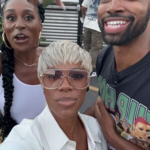 Yvonne Orji Instagram - Insecure Season 6… or Insecure The Movie 😉
•••
Nahh it’s just the home team comin thru to support the fam bam @jayrellis on his book tour! Be sure to hit a stop near you and cop a book or 5! 
•••
Love these humans for LYFE!!!
📸: Robin L. Marshall