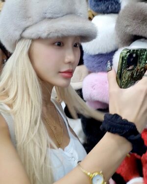 ZSun Instagram - 3/4 ᴅᴀɪʟʏ, ᴍᴇᴍᴏʀʏ 🫧👣 
헿.. Thanks to @aigoo_workshop 
Gave me a good memory🧠