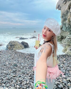 ZSun Instagram - 𝐵𝑢𝑠𝑎𝑛~🌊 
마! 느그 서장이랑 마! 일하러만 갔던 부싼 
@rihey__  같이👯‍♀️💘