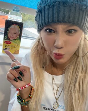 ZSun Instagram - 3/4 ᴅᴀɪʟʏ, ᴍᴇᴍᴏʀʏ 🫧👣 
헿.. Thanks to @aigoo_workshop 
Gave me a good memory🧠
