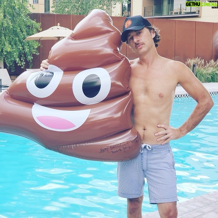 Zach Braff - 58.9K Likes - It’s my birthday.
I love everyone that reads these words.