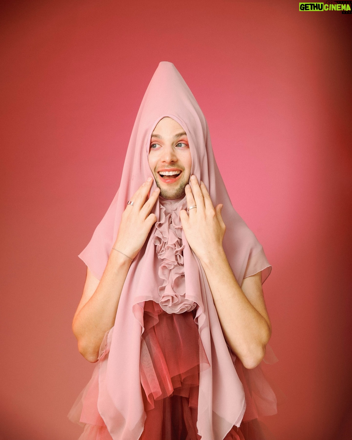 Zach Kornfeld - 95.7K Likes - My final form (serving c***). The Final Try On and full season now on 2nd try 🌷
📸 @jdrenes
MUA: @ariannachayleneblean
MUA Assist: @sarahfaubertartistry
Wardrobe Stylist: @alyssaless
Wardrobe Assist: @ladyaryl
Wardrobe Assist: Anna Darnell