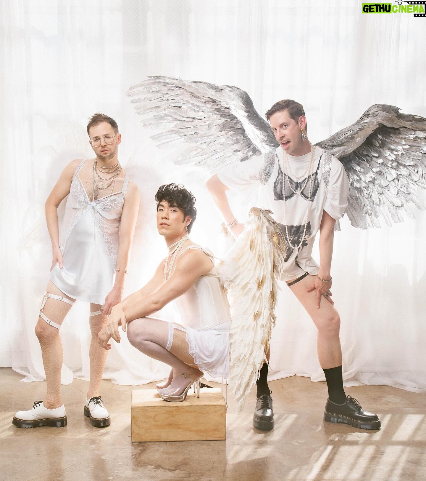 Zach Kornfeld - 72.1K Likes - our angel boys👼
the final try on is out now on 2nd try!🩵
📸 @jdrenes
MUA: @ariannachayleneblean
MUA Assist: @sarahfaubertartistry
Wardrobe Stylist: @alyssaless
Wardrobe Assist: @ladyaryl
Wardrobe Assist: Anna Darnell