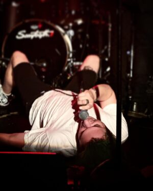 Zach Villa Instagram - VIPER🐍RM RECAP 5.10.24 swipe to the end for ⁉️

Thank you so much for making this such an amazing night. We did that Los Angeles. We fought together, we cried together, and we decided to keep going. Tomorrow and tomorrow and tomorrow…

Shoutout to @dirtymondays @theviperroom @stfsings @paolo_casartelli and @tommyisblack for putting this all together. 

Shoutout to my amazing band @glowandthedark @dma_ii_ @robnagelhout @seebyshreds for throwing down and taking no prisoners. 

Shout out to my amazing team and friends. I love you. 

Shoutout to my incredible fans and anyone who this music touches. We found each other and we’re together now. Love you 💚💚💚

run it up. On to the next.