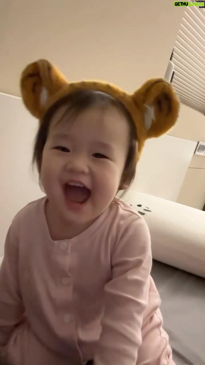 Zack Fanchiang - 17.4K Likes - -
昨天半夜不睡覺…
一直給我耍可愛😆🥰可惡