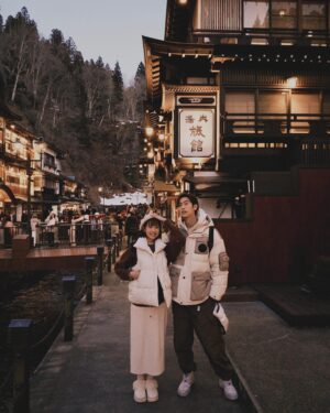 Zack Fanchiang Instagram - -
🦊狐狸村
才知道原來狐狸是夜行性動物
想說怎麼都在睡覺💤☺️
-
銀山溫泉♨️
感受一下神隱少女的氛圍👻
可惜了沒有雪🥲也別有一番風味
@palladium_tw