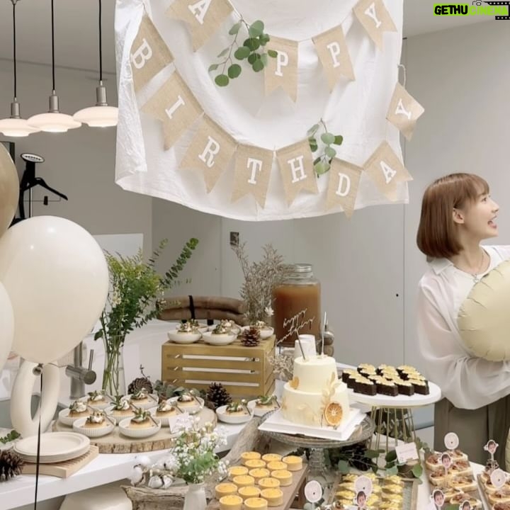 Zack Fanchiang - 19.8K Likes - /
祝我們の寶貝粿醬
Happy2nd!!!🎂✨🤍
2歲真的是個爆炸療癒的年紀
每天都被可愛又搞笑的舉動融化🥹
希望妳平安快樂長大就是最重要的~
本來想說今年就辦在家裡
沒有特別的場地 應該就簡簡單單的
居然也可以用的那麼有儀式感又速西
Super thx @adios_deco @to_ummm
大推在家裡辦 好方便!!
小孩可以隨時回房間睡覺或遊戲室玩耍
大人也能直接耍廢或玩桌遊聊天
謝謝很多的祝福🙏🏻
還有全家生日🦁都沒有缺席の捧油們
已經太幸福了( ߹ㅁ߹)🫰🏻
/
(意外小驚喜😲)
正當我選擇障礙大爆發 想說10張也太少了吧🥲
突然發現可以發超過十張了欸小確幸
幸福感突然又 1 哈哈哈哈