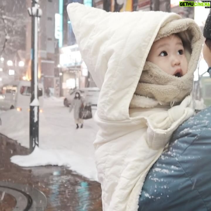 Zack Fanchiang - 55.7K Likes - 第一次看到雪の嬰
全家一起淋雪 幸福得斯❄️(#´ᗜ`#)ニコニコ
圖④興奮到模糊(?)
圖⑦到底「哇」了幾次❓
圖⑧女額的東西最好買
圖①⓪玩具富翁
おやすみなさい
😴💤